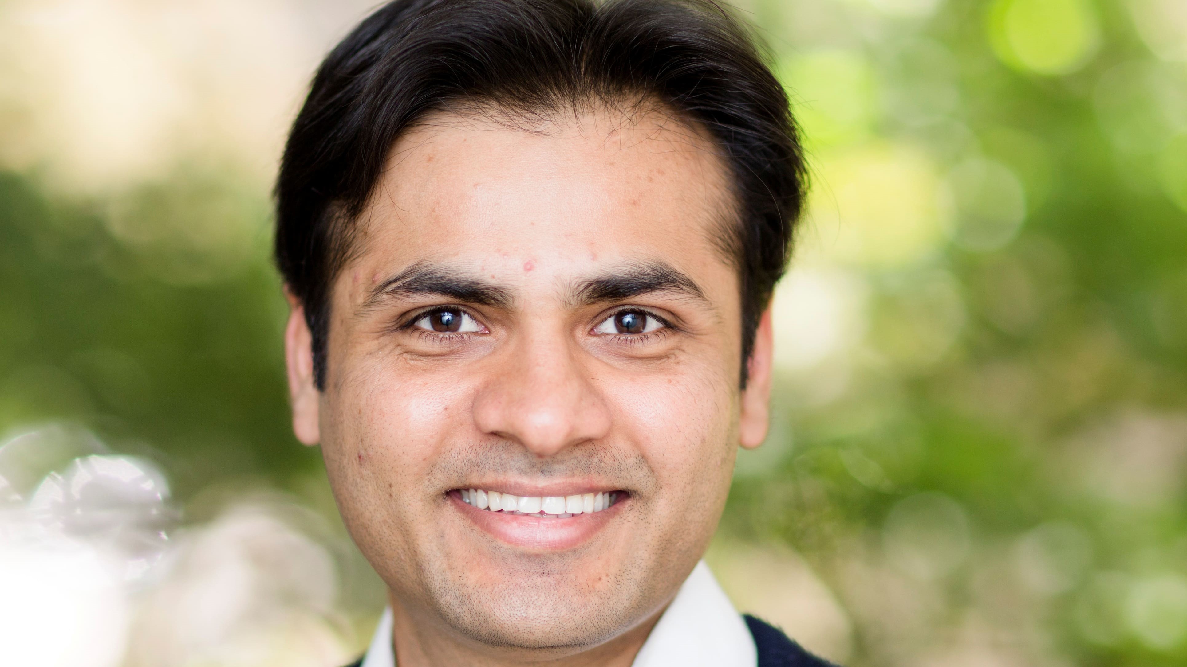 Headshot of Dr Asif Noor